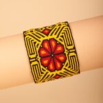 Bransoletka koralikowa Huichol #517 - motyw kwiatu