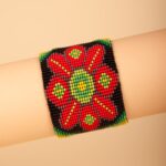 Bransoletka koralikowa Huichol #514 - z motywem kwiatu